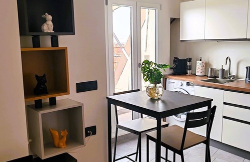 Niguarda Apartment | Il Terrazzo di Bicocca M5 apartment in brilliant Milano with WiFi, AC