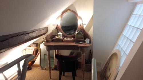 4th Arrondissement Apartment | ILE SAINT-LOUIS GLAMOROUS FLAT