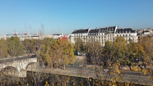 4th Arrondissement Apartment | ILE SAINT-LOUIS GLAMOROUS FLAT