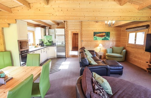 Louth Cottage | ILODGE 73, family friendly, with hot tub in Louth