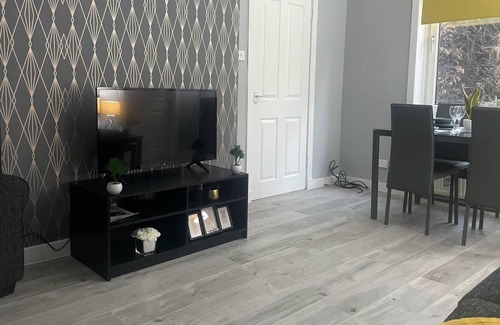 City Centre Glasgow Apartment | Immaculate 3-Bed Apartment in Glasgow close to M8