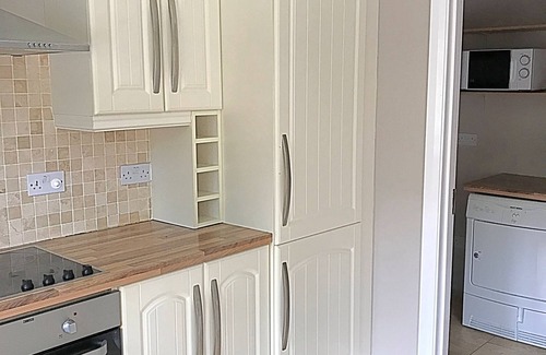 Westport House | Immaculate 3-Bed House with private secure garden