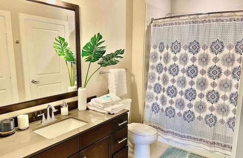 College Station Apartment | Immaculate Apartment w/King Bed &Resort Style Pool