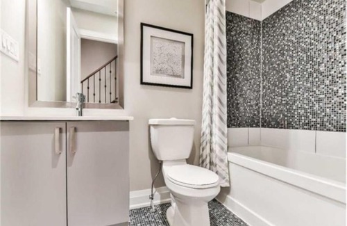 Lawrence Park Villa | Immaculate Executive Townhouse