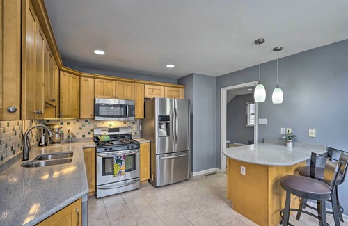 Miller Beach House | Immaculate Family Townhome - Walk to Beach!