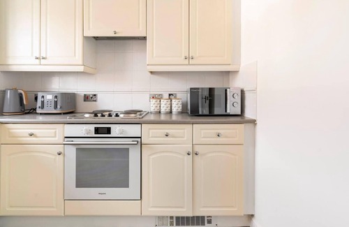 Welwyn Garden City Apartment | Immaculate 2-Bed Apartment in Welwyn Garden City