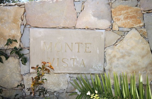 Olhao Villa | Immaculate & luxurious modern Villa, Infinity Pool & Spa (sleeps 10) free Wi-fi