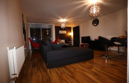 Glyndon Apartment | Immaculate Luxury Two Double Bedroom Top Floor Apartment With Great River Views