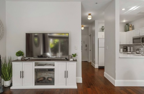 Belltown Condo | Immaculate Modern 2BR Condo with Pool & Parking!