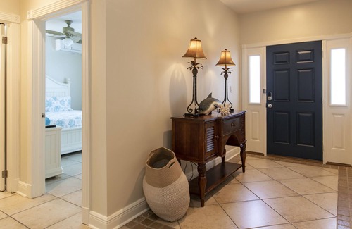 Great Cruz Bay Condo | Immaculate remodeled 3 bed 3 bath condo w/ AC. Walk to Downtown Cruz Bay