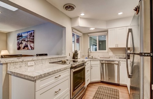 Montgomery Estates Cabin | Immaculate Retreat- bonus family room, deck and yard.