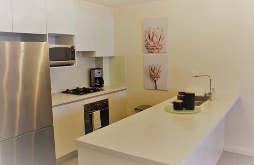 Gordon Apartment | Immaculate, spacious & peaceful apartment with 2 Bdm, 2 Bath & study area.