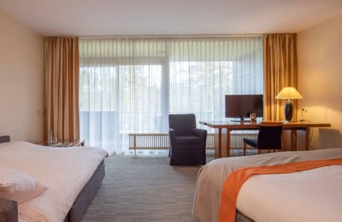 Wolfheze Hotel | Immerse in Green Retreat & Explore Arnhem from 3 Cozy Units - Indoor Pool