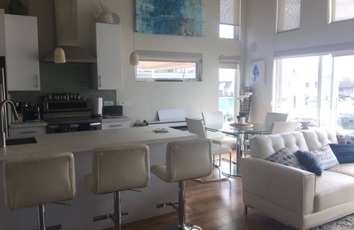 Lower Lonsdale Boat Rental | Immerse yourself in a classy & cozy, top level Floating Home! Pets welcome.