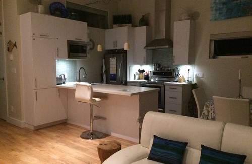 Lower Lonsdale Boat Rental | Immerse yourself in a classy & cozy, top level Floating Home! Pets welcome.