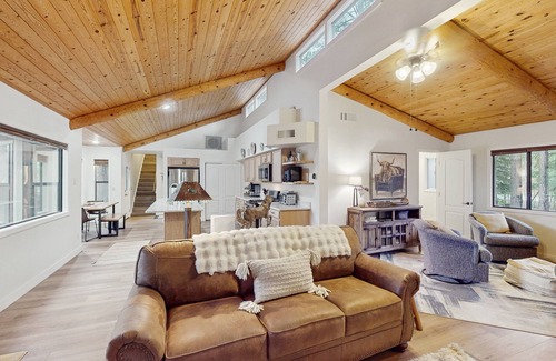 Pinetop House | Immerse yourself in the charm of this delightful cabin tucked among the pines