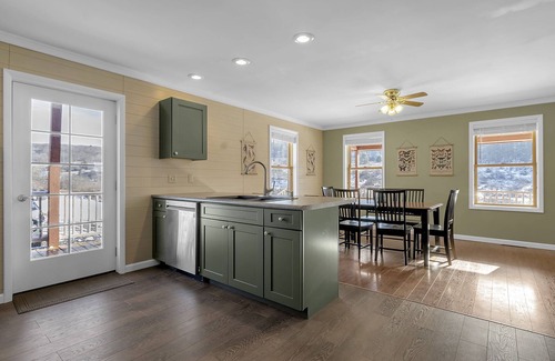 Great Valley Cabin | Immersive Mountain Views : Ellicottville, Holiday Valley. Fireplace, King Beds.
