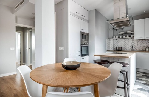 Guindalera Apartment | Immpecable Salamanca 3BR w/terrace, by Blueground