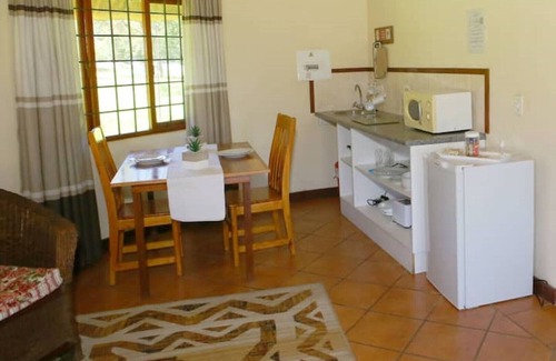 Krugersdorp Ski Chalet | Impangele Lodge Chalet 06 - Studio