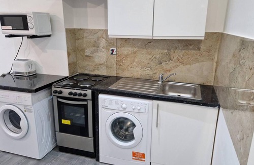 Clayhall Apartment | Impeccable 1-bed Apartment in Ilford