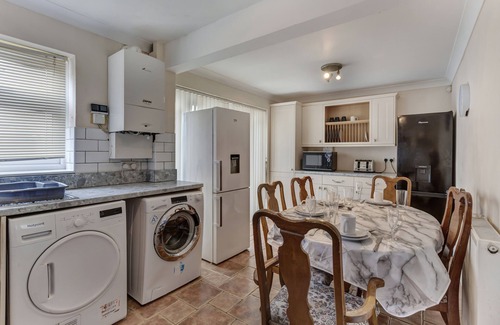 Basildon House | Impeccable 3-Bed House in Basildon