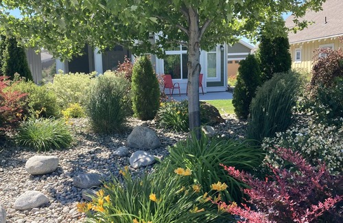 Okanagan-Similkameen Cottage | *Impeccable 3 bedrm cottage in sought-after "The Cottages" Osoyoos Lake & beach
