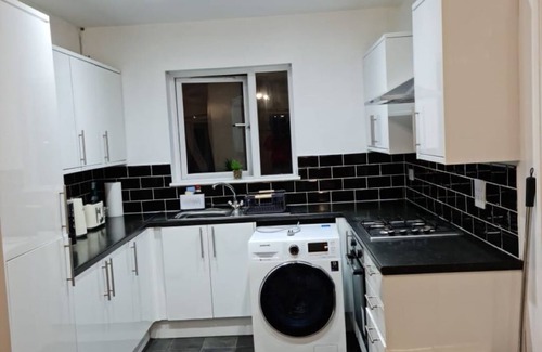Trafford House | Impeccable 4-Bed House Near Manchester City Centre