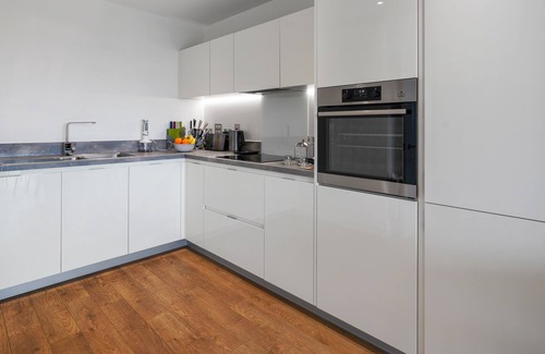Lansbury Apartment | Impeccable Flat Near Canary Wharf and the City