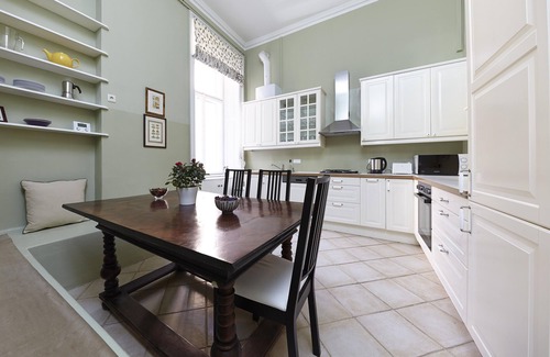 Landstrasse Apartment | Imperial Condo in Vienna