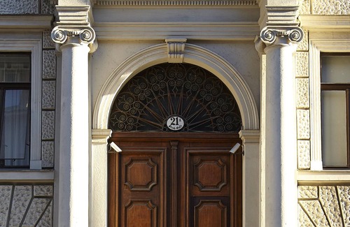 Landstrasse Apartment | Imperial Condo in Vienna