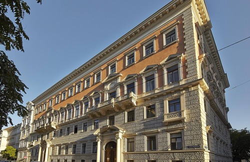Landstrasse Apartment | Imperial Condo in Vienna