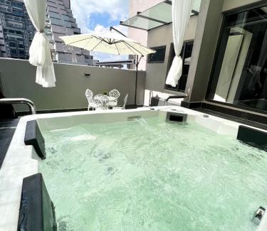 Taman Melaka Raya Apartment | Imperio Residences Private Bathtub or Jacuzzi by Nestcove