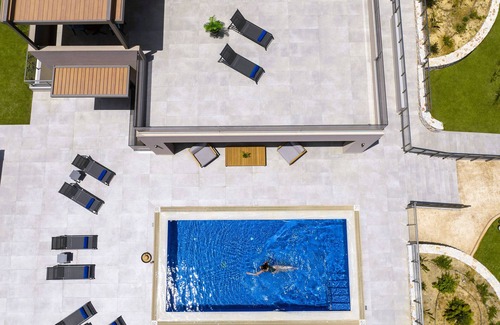 Kato Galatas Villa | Imperium Lux Villa Esperia★100m to sea★Heat.Pool★Gym★Sauna&Jacuzzi