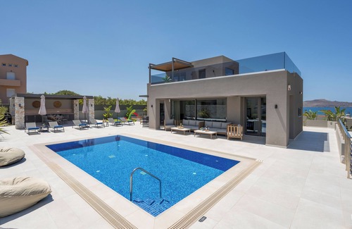 Kato Galatas Villa | Imperium Lux Villa Esperia★100m to sea★Heat.Pool★Gym★Sauna&Jacuzzi