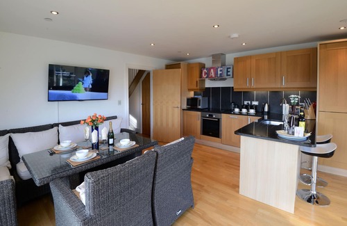 Whippingham House | Imposing and unique waterside marina house in rural setting, close to amenities