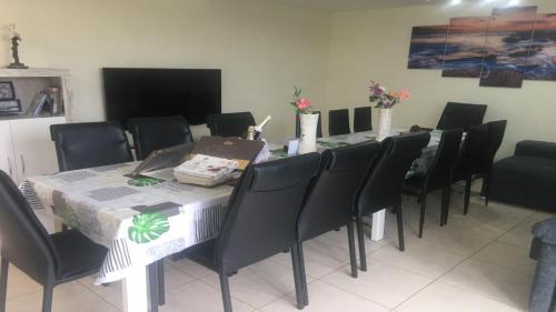 San Jorge House | Impresionante alojamiento compuesto por 2 Chalets Adosados de lujo para 14 personas Piscina con CIRCUITO SPA