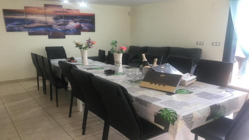 San Jorge House | Impresionante alojamiento compuesto por 2 Chalets Adosados de lujo para 14 personas Piscina con CIRCUITO SPA