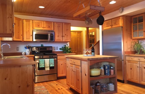 McKinley Park Cabin | Impressive Mountain Views. Craftsman Home. Less than 10 miles to bus depot