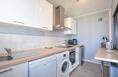 Claude Decaen Apartment | In a central location of Caen, this bright and compact studio apartment welcomes you.