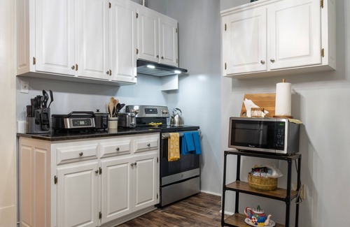East Durham House | In City, Airy Cheerful Bungalow Homey, Fire Pit