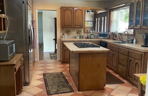 Southwest Anaheim House | In front the Anaheim Convention Center and 30 min walking distance to Disney.