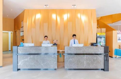Duanzhou Qu Hotel | In Now Panorama Hotel - Seven Star Cave East Gate