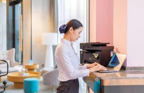Duanzhou Qu Hotel | In Now Panorama Hotel - Seven Star Cave East Gate