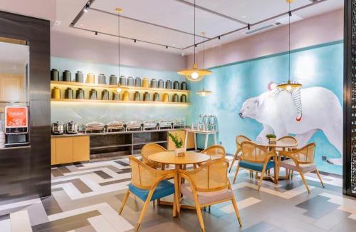 Duanzhou Qu Hotel | In Now Panorama Hotel - Seven Star Cave East Gate