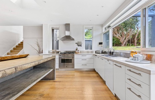 Shoreham House | In Shoreham, stunning Beach House, 5min walk to beach, huge capacity, sleeps 16