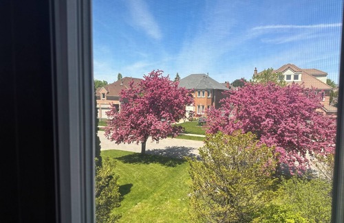 Markham House | In-suit bedroom in Unionville-Queen bed