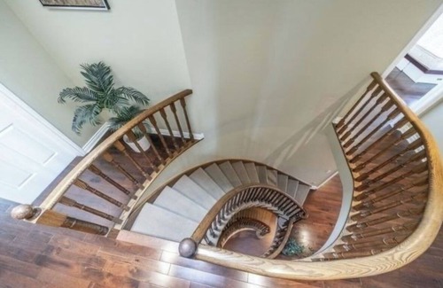 Markham House | In-suit bedroom in Unionville-Queen bed