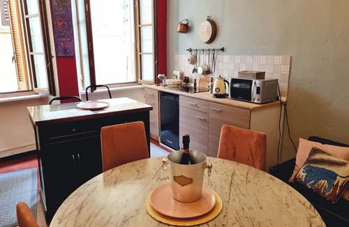 Consiglio di Rumo Apartment | In the ancient Enderling Del Però Palace: