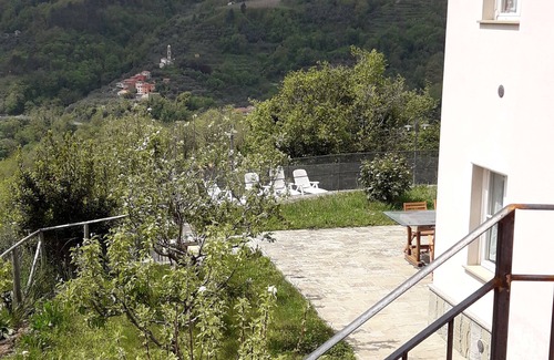Velva Apartment | IN THE HILL OVER SESTRI LEVANTE WITH WIDE TERRACE AND PANORAMIC VIEW