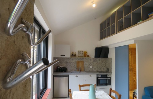 Serignan-du-Comtat Apartment | In the heart of a Provencal village, a converted semi-troglodyte cabin!
